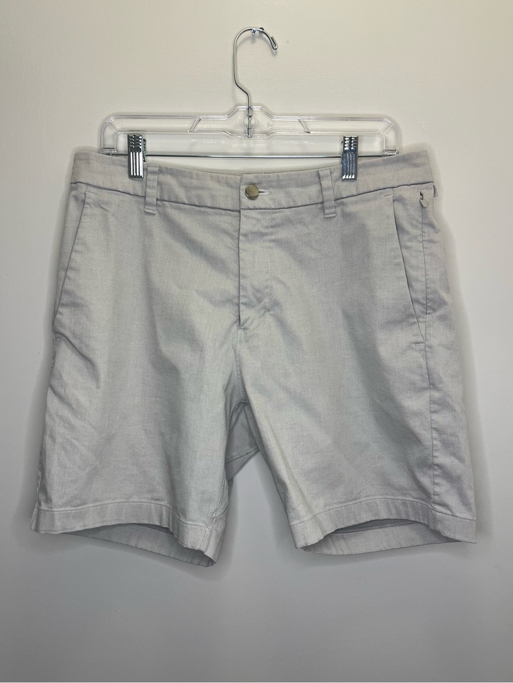 Lululemon Men's Commission Short Classic Fit 7” Inseam in Light Khaki
